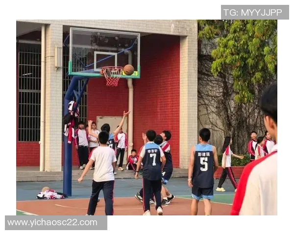篮球点燃青春梦想让团队精神与激情在赛场上尽情绽放
